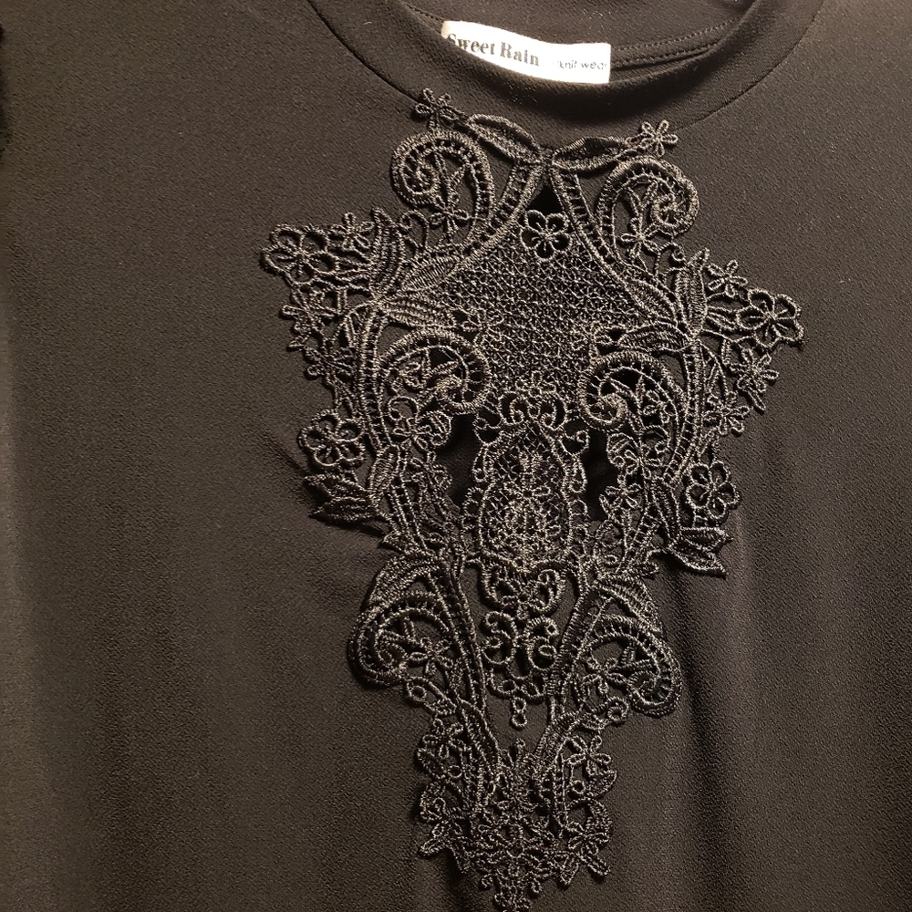 🌼Ladies top - Picture 3 of 4